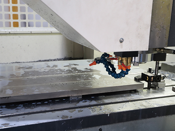 龍(long)門銑床(chuang)加工