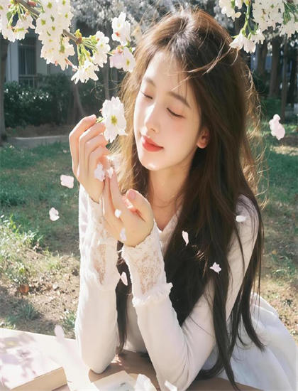 《开局强吻裂口女》伏笔运用：前后呼应与细节铺垫